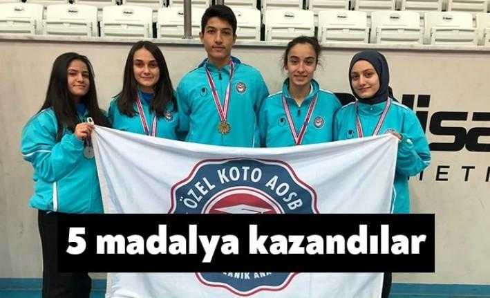 KOTO AOSB Mesleki Teknik Anadolu Lisesi öğrencileri, karate dalındaki 5