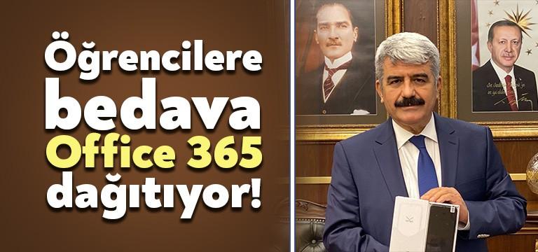 Kocaeli Üniversitesi Rektörü Prof. Dr. Sadettin Hülagü üniversite öğrencilerine bedava