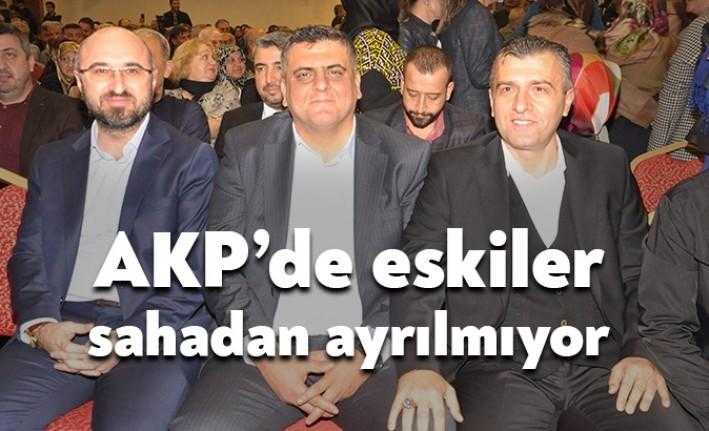 AKP İzmit İlçe Danışma toplantısında eski il başkanları ve ilçe