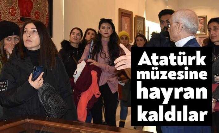 Yalovalı gençler, İzmit Atatürk Müzesi'ni gezdi. Gençler, müzedeki eserlere hayran