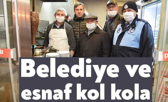 İzmit Belediyesi Muhtarlar Masası Koordinatörü Süleyman Şen ve meclis üyesi