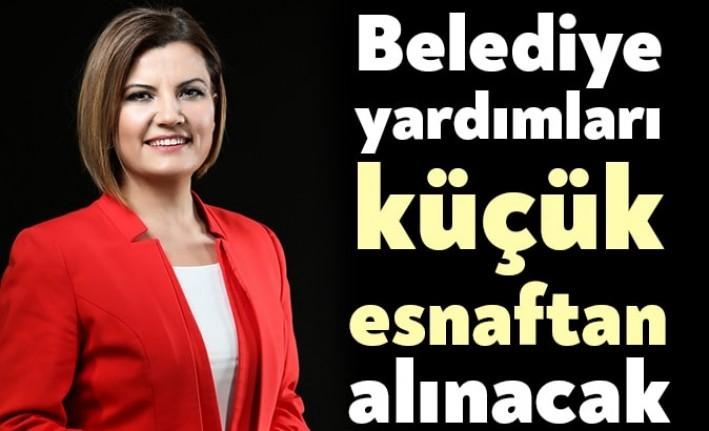 İzmit Belediyesi, yardıma ihtiyacı olan vatandaşlara dağıtacağı yardım kolilerini, Bakkallar