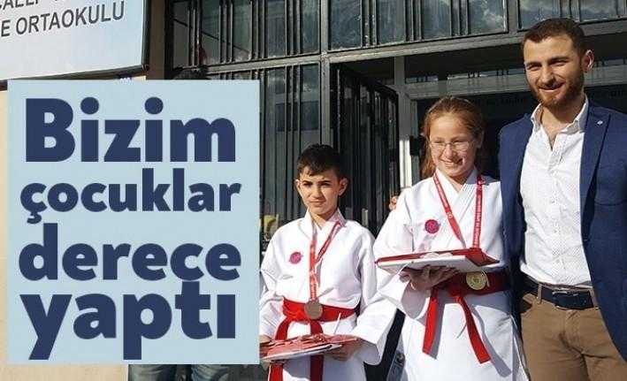 Sakarya'nın Geyve ilçesinde düzenlenen İller arası Karate şampiyonasında başarılarıyla Kartepe’nin