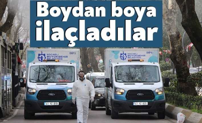 Büyükşehir Belediyesi ekipleri iki temizlik aracıyla, İzmit ilçesi yürüyüş yolunda