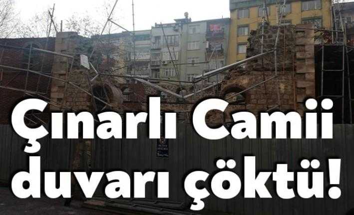 İzmit kent merkezinde yer alan Çınarlı Camii’nin duvarı yağan yağmur