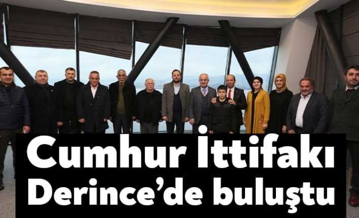 AKP ve MHP’li Derince meclis üyeleri Yelken Kafe’de buluştu. Buluşmaya