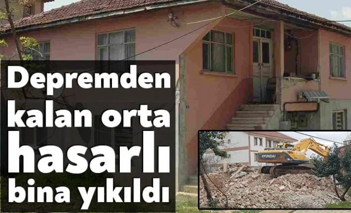 Kartepe Belediyesi Yapı Kontrol Müdürlüğü ekipleri, 1999 Depremi'nde hasar gören