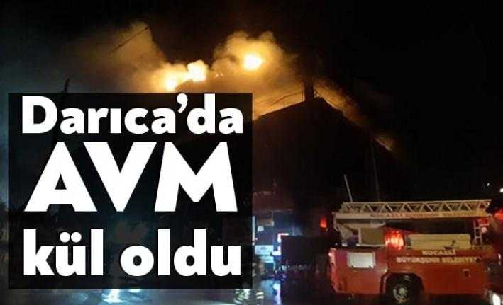 Darıca'da 5 katlı AVM'de çıkan yangın tüm AVM'yi küle çevirdi.