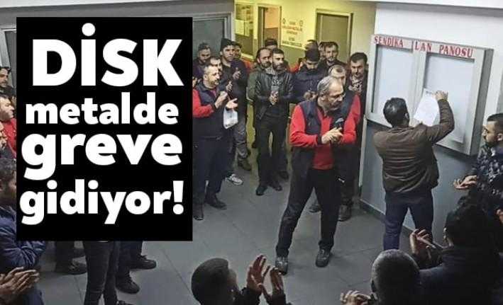 Devrimci İşci Sendikaları Konfederasyonu'na (DİSK) bağlı Birleşik Metal-İş üyesi işçiler