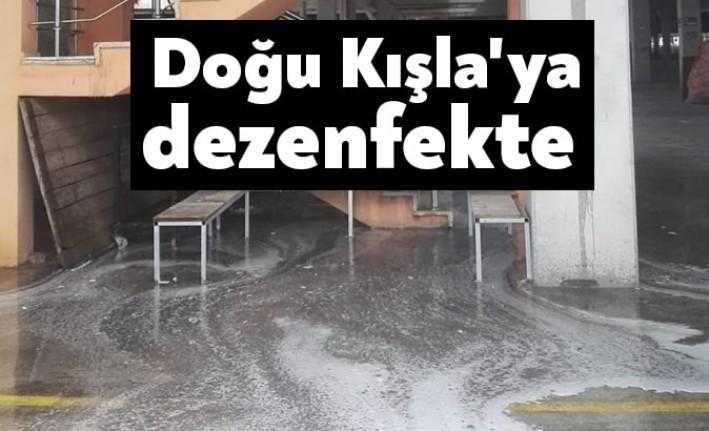 İzmit Belediyesi ekipleri tarafından Doğu Kışla Kapalı Pazar Alanı'nda düzenli