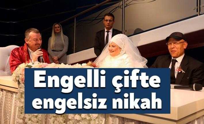 Kağıtspor oyuncusu Necmiye Erdal'ın gelin arabası “Kocaeli Engelsiz Taksi” oldu.