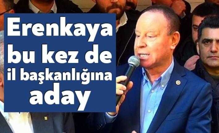 CHP Kocaeli eski Milletvekili Hikmet Erenkaya, il binası önünde bugün