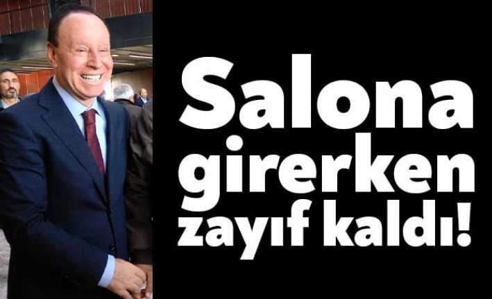 CHP İl Başkan Adayı Hikmet Erenkaya'nın salona girişi oldukça zayıf