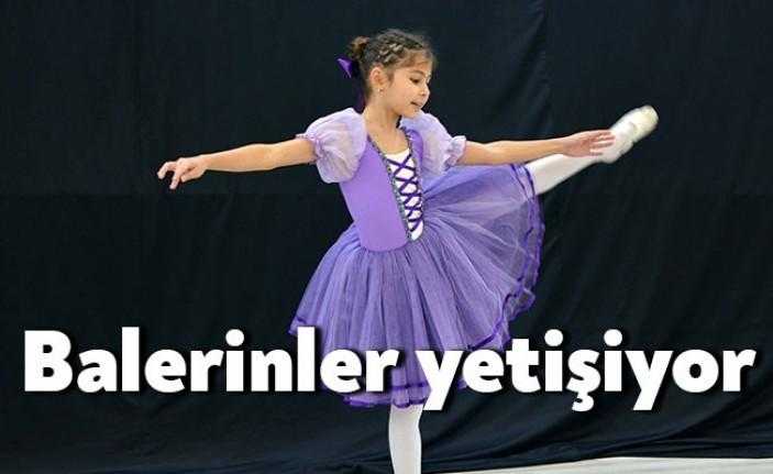 Kocaeli Büyükşehir Belediyesi Konservatuvarında 5-16 yaş bale eğitimi devam ediyor.