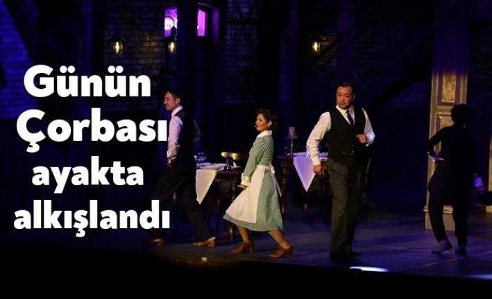 Kocaeli Kongre Merkezi’nin 1300 kişilik salonu, şehrin tiyatrosunun oynadığı ‘Günün