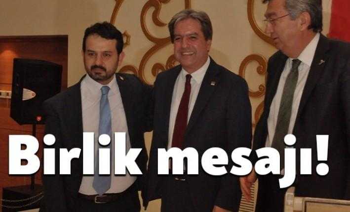 CHP İzmit İlçe Kongresi’nde seçim konuşmasını yapan Hakan Çakar, yanına