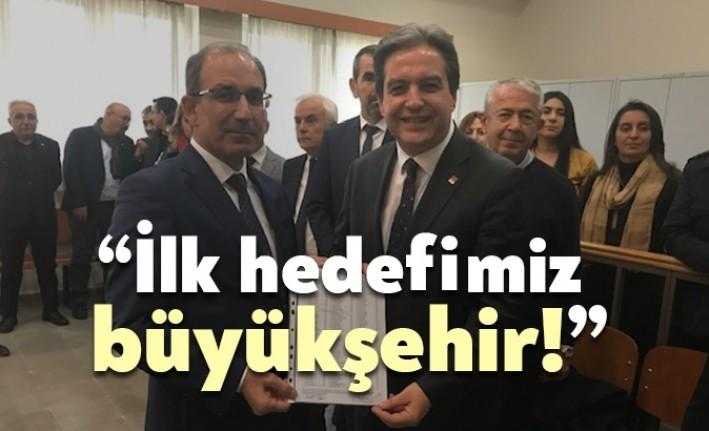 Mazbatasını alan CHP İzmit İlçe Başkanı Hakan Çakar, kısa bir