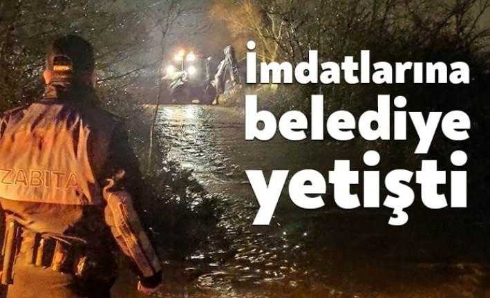 İzmit Bayraktar köyünde taşan derenin suyu vatandaşların evine dolmadan belediye