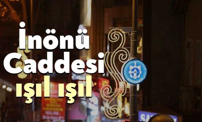 Büyükşehir Belediyesi, İzmit ilçe İnönü Caddesi’nde bulunan aydınlatma direklerine yeni