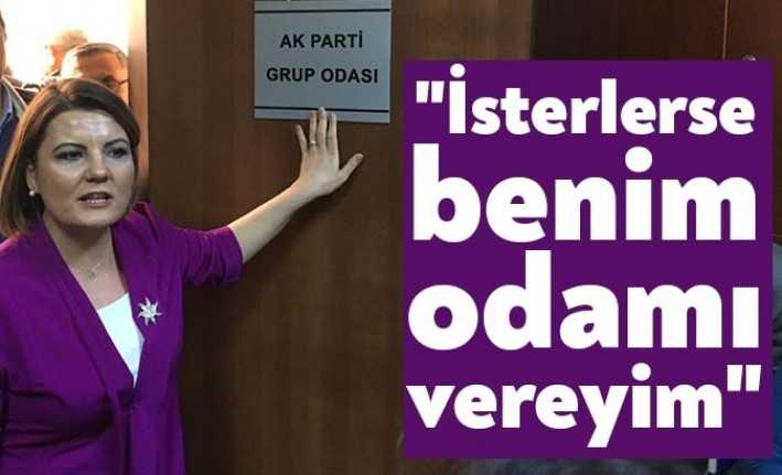 İzmit Belediye Başkanı Fatma Kaplan Hürriyet, AKP'li meclis üyelerine, "İsterlerse