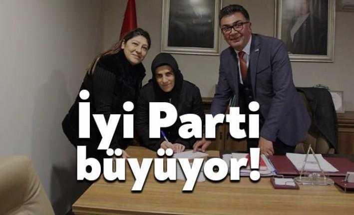 İyi Parti Kocaeli İl Teşkilatı'nda bugün yeni üye katılımı vardı.
