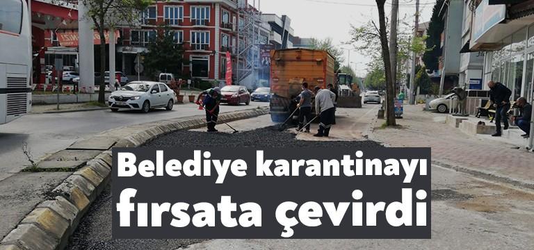 İzmit Belediyesi kentteki saha çalışmalarını da elden bırakmıyor. İzmit Belediyesi