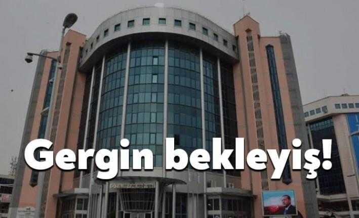 İzmit Belediyesi’nde görev yapan 1 yıllık sözleşmeli memurlar için ay