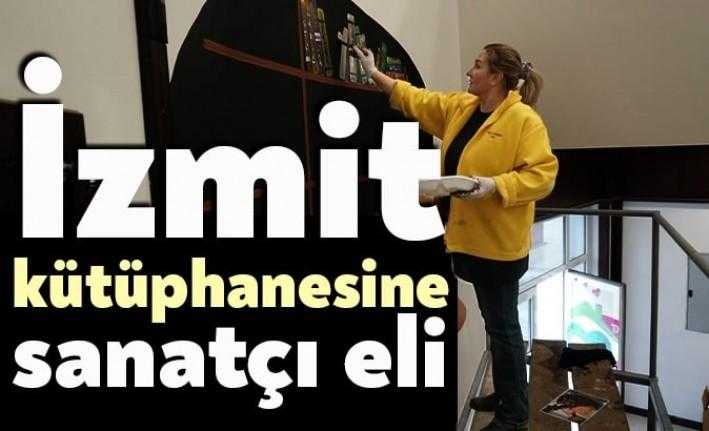 İzmit Belediyesi tarafından kent merkezinde oluşturulan İzmit Kütüphanesi'nin duvarlarını Ecaterina