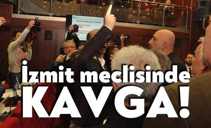 İzmit Belediye Meclisi'nde kavga çıktı. AKP'li meclis üyeleri CHP Grubu'nun