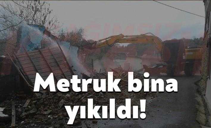 İzmit Belediye, Tavşantepe Mahallesi'nde metruk bir bina tespit etti. Söz