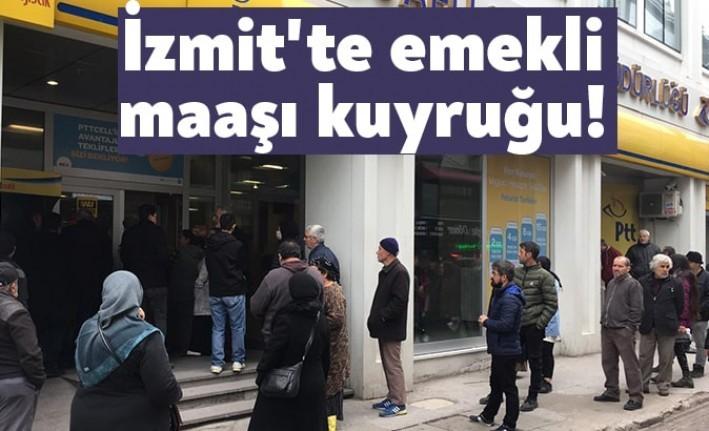 İzmit’te emekli maaşını çekmek için PTT önüne gelen vatandaşlara polis