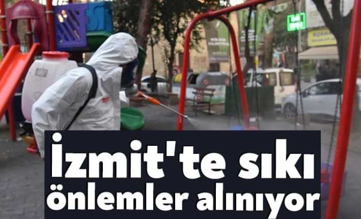 İzmit Belediyesi, özellikle vatandaşların sıklıkla kullandığı alanları dezenfekte etmek için