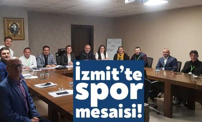İzmit Belediyesi'nin üst kademedeki yöneticileri belediye başkanı Fatma Kaplan Hürriyet'le