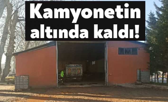 Fren tamirhanesinde çalışan Burak Can Tekir, iş yerine gelen kamyonu kontrol