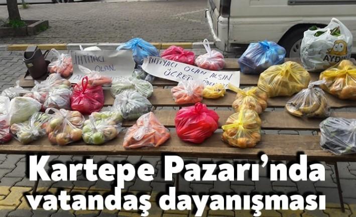Corona virüsü nedeniyle maddi sıkıntı yaşayanlar için Kartepe Pazarı'nda vatandaşlar
