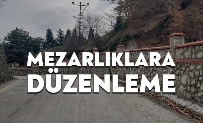 Kartepe Serinlik ve Karamürsel Senaiye mezarlıklarında taş duvar imalatı gerçekleştirildi