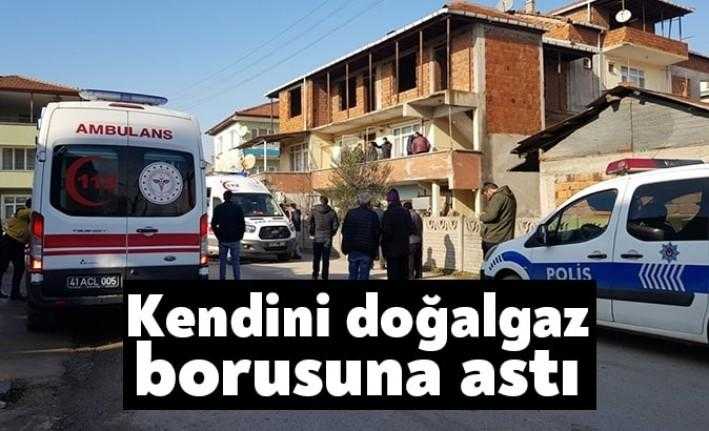 Kartepe’de ikamet eden Mümin Erkan (65), kendisini doğalgaz borusuna asarak