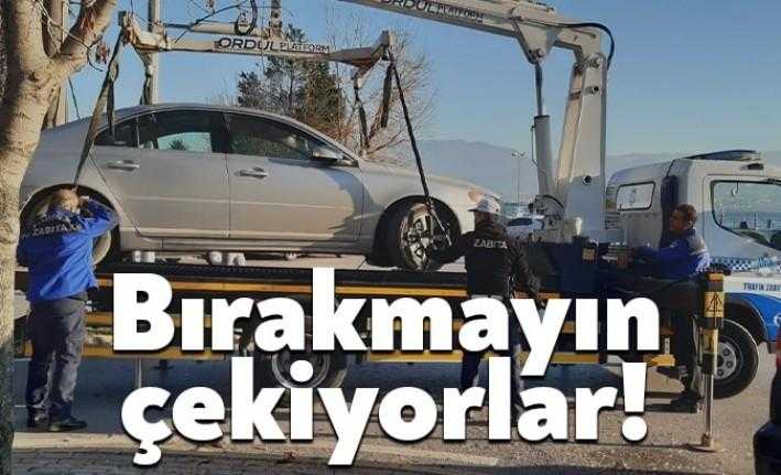 Kocaeli'de hatalı park eden araçların tamamını KBB zabıta ekipleri çekiyor.