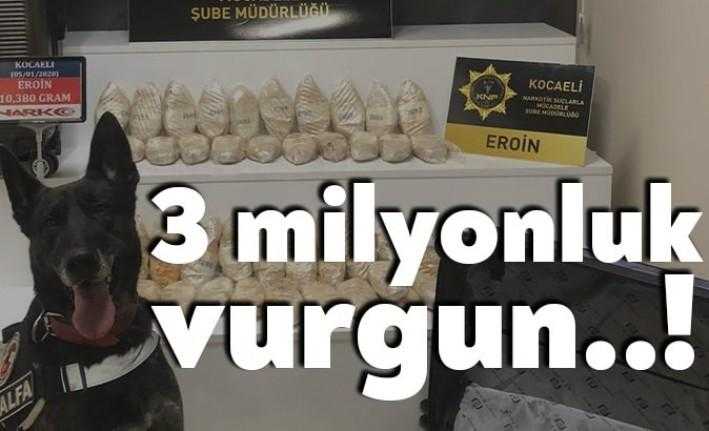 Kocaeli Emniyet Müdürlüğü ekipleri bir yolcu otobüsünün bagajındaki bir valizin