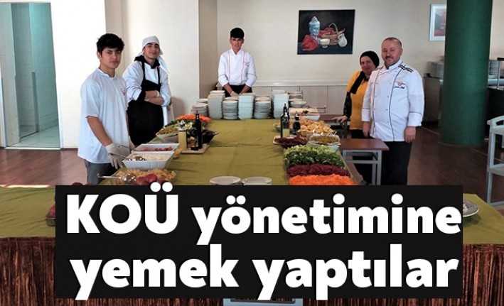 Kocaeli Üniversitesi Yönetim Kurulu, Beyaz Kalpler aşçı yardımcılığı kursu öğrencileri