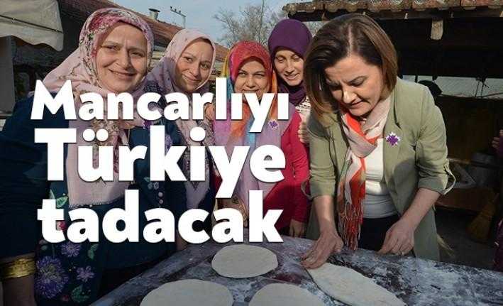 Durhasan Mahallesi'ne giden İzmit Belediye Başkanı Hürriyet, mancarlı pideyi Türkiye’ye