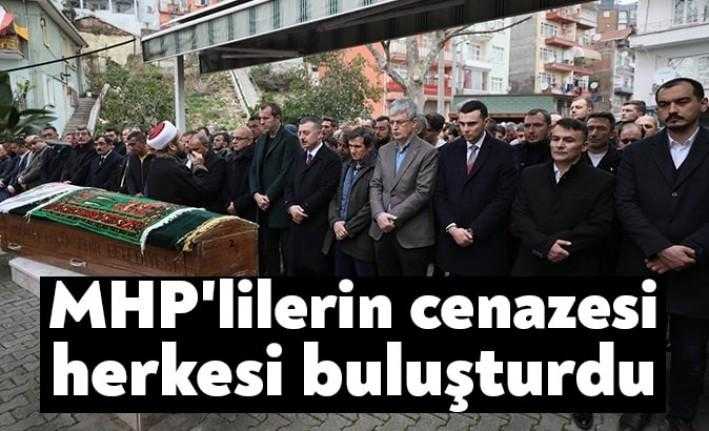 MHP İzmit İlçe Başkanı Ahmet Yalçınöz'ün ablasının cenazesi, siyasileri bir