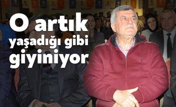 Kocaeli Büyükşehir Belediyesi eski Başkanı İbrahim Karaosmanoğlu, takım elbisesini bir