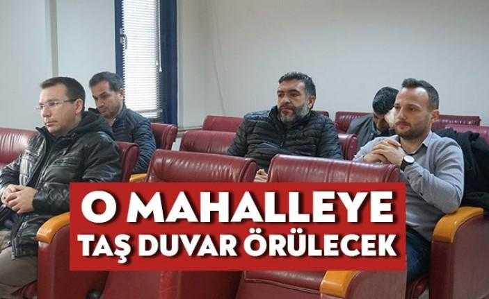 İzmit Belediyesi, Serdar Mahallesi Girgin Sokak’ta yapılacak taş duvar için