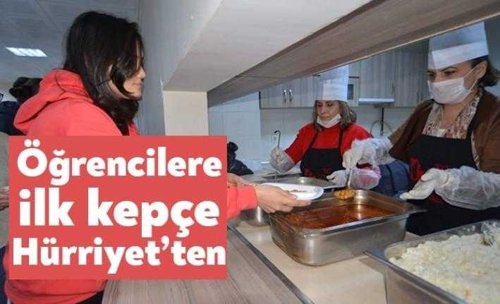 Kocaeli Üniversitesi öğrencilerine yönelik olarak başlatılan Anne Eli Projesi'nin ilk