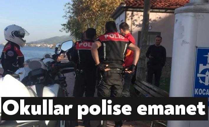 Kocaeli İl Emniyet Müdürlüğü'nce Karamürsel'de güvenli okul uygulaması gerçekleştirildi. Yüzlerce