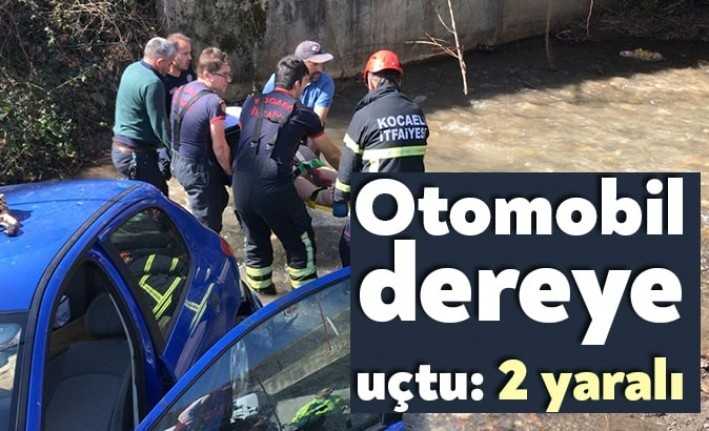 Kartepe TEM Otoyolu geçişinde şarampole uçan otomobildeki iki kişi yaralandı...