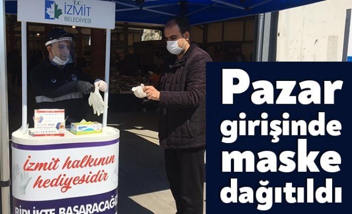 İzmit’teki pazar yerlerinin giriş ve çıkışını koronavirüsle mücadele kapsamında kontrol