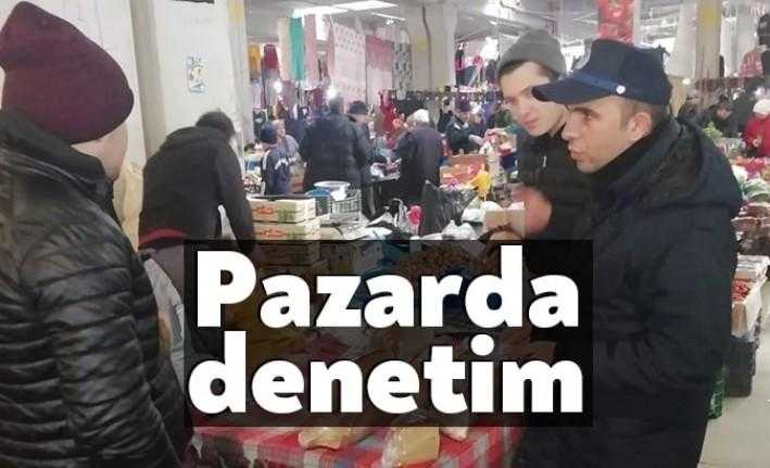 İzmit Belediyesi Zabıta Müdürlüğü ekipleri, ilçe genelindeki pazarlarda vatandaşın güvenli