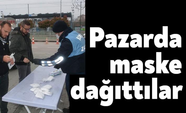 İzmit Belediyesi ekipleri sabah saatlerinden itibaren Pazar alanlarında vatandaşlara ücretsiz